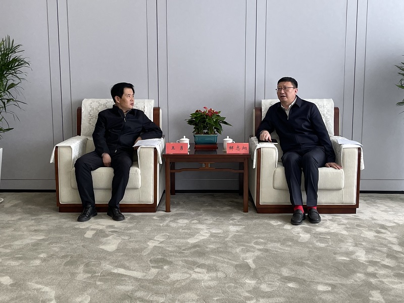 3月19日 公司黨委副書記、總裁解志炯拜會(huì)寶雞市政府主要領(lǐng)導(dǎo).jpg