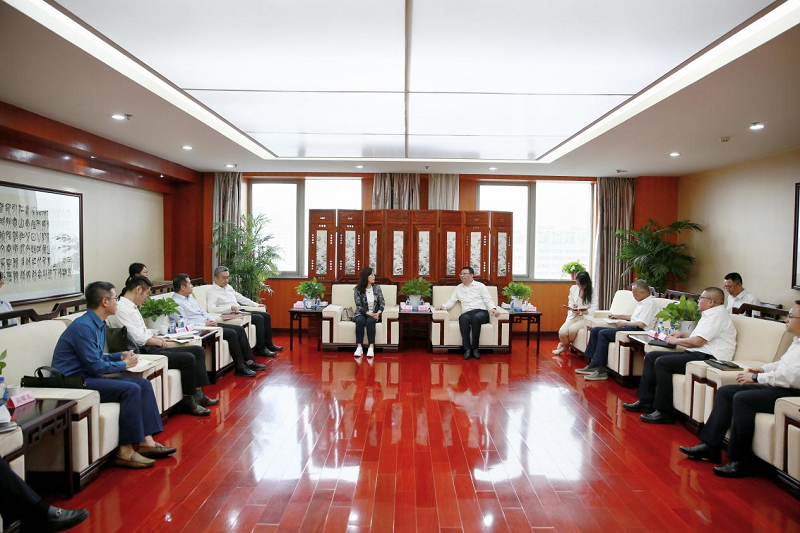 5.29公司黨委副書記、總裁解志炯會見民生銀行資產(chǎn)托管部總經(jīng)理崔巖一行.png